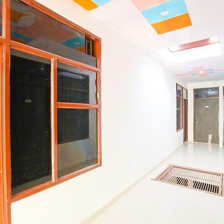 Готель Oyo Flagship 62980 Shiva Residency Garhi Harsaru Екстер'єр фото