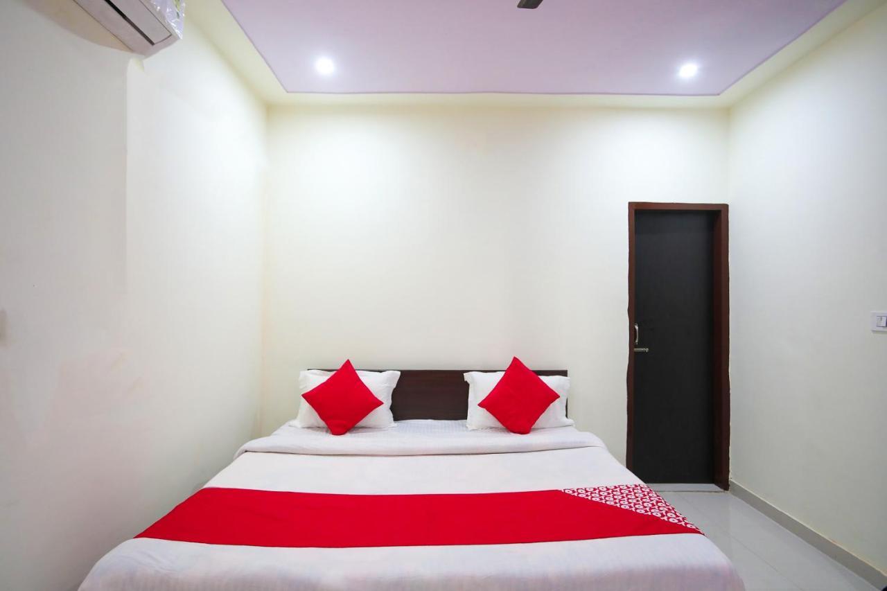 Готель Oyo Flagship 62980 Shiva Residency Garhi Harsaru Екстер'єр фото